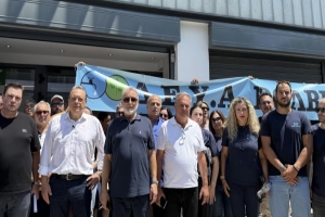 Θεσσαλονίκη: Διαμαρτυρία οκτώ δήμων έξω από την ΕΥΑΘ για την απορρόφηση των ΔΕΥΑ - «Είμαστε καλά, γιατί πάνε να το χαλάσουν;»