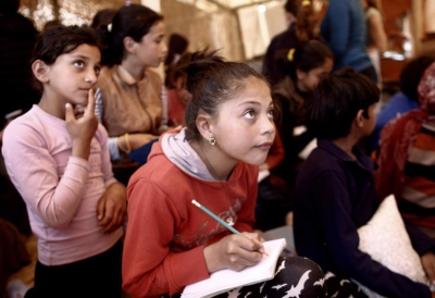&Sigma;&tau;&omicron; &Delta;&eta;&mu;&omicron;&tau;&iota;&kappa;ό &Sigma;&chi;&omicron;&lambda;&epsilon;ί&omicron; &tau;&omicron;&upsilon; &Pi;&rho;&omicron;&phi;ή&tau;&eta; &kappa;&alpha;&iota; &sigma;&tau;&omicron; &Gamma;&upsilon;&mu;&nu;ά&sigma;&iota;&omicron; &Kappa;&omicron;&rho;ώ&nu;&epsilon;&iota;&alpha;&sigmaf; &tau;&alpha; &pi;&rho;&omicron;&sigma;&phi;&upsilon;&gamma;ό&pi;&omicron;&upsilon;&lambda;&alpha; &tau;&eta;&sigmaf; &pi;&epsilon;&rho;&iota;&omicron;&chi;ή&sigmaf; &Lambda;&alpha;&gamma;&kappa;&alpha;&delta;ά