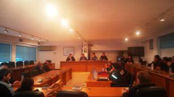 &Sigma;&Upsilon;&Nu;&Epsilon;&Delta;&Rho;&Iota;&Alpha;&Sigma;&Epsilon; &Eta; &Pi;&Omicron;&Lambda;&Iota;&Tau;&Iota;&Kappa;&Eta; &Pi;&Rho;&Omicron;&Sigma;&Tau;&Alpha;&Sigma;&Iota;&Alpha; &Tau;&Omicron;&Upsilon; &Delta;&Eta;&Mu;&Omicron;&Upsilon; &Lambda;&Alpha;&Gamma;&Kappa;&Alpha;&Delta;&Alpha;