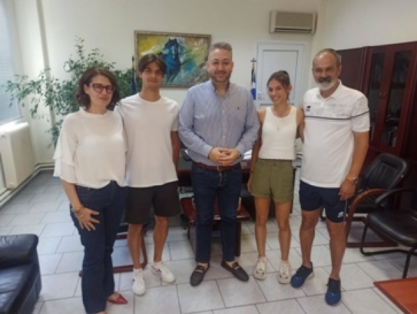 &Delta;ί&delta;&upsilon;&mu;&alpha; &alpha;&delta;έ&lambda;&phi;&iota;&alpha; &alpha;&pi;ό &tau;&omicron; &Mu;&epsilon;&lambda;&iota;&sigma;&sigma;&omicron;&chi;ώ&rho;&iota; 