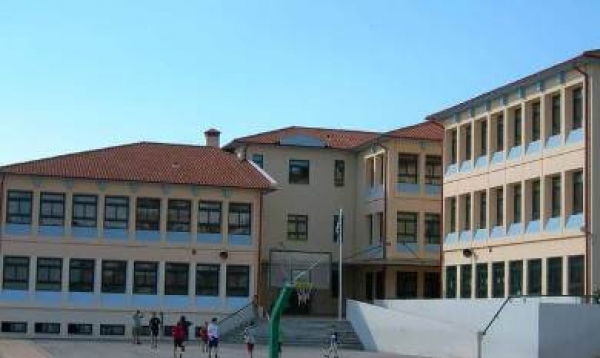 &sigma;&chi;&omicron;&lambda;&epsilon;ί&alpha; &Delta;ή&mu;&omicron;&sigmaf; &Lambda;&alpha;&gamma;&kappa;&alpha;&delta;ά