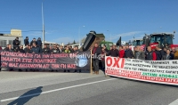 Αγρότες έκλεισαν την Εγνατία οδό και στα δύο ρεύματα στο Δερβένι - Ωράριο κλεισίματος δρόμου 13:00 - 14:00 (video)