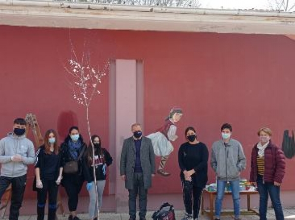 3&omicron; &Delta;&eta;&mu;&omicron;&tau;&iota;&kappa;ό &Sigma;&chi;&omicron;&lambda;&epsilon;ί&omicron; &amp; &Nu;&eta;&pi;&iota;&alpha;&gamma;&omega;&gamma;&epsilon;ί&omicron; &Lambda;&alpha;&gamma;&kappa;&alpha;&delta;ά