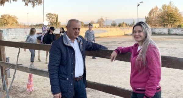 &theta;&epsilon;&rho;&alpha;&pi;&epsilon;&upsilon;&tau;&iota;&kappa;ή &iota;&pi;&pi;&alpha;&sigma;ί&alpha;