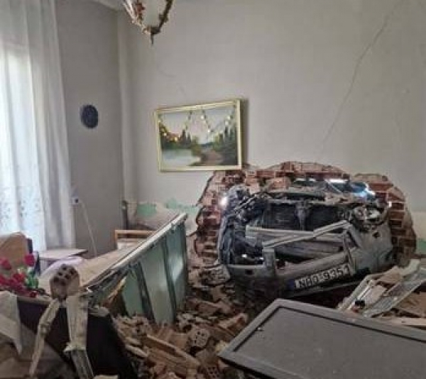 Ά&sigma;&sigma;&eta;&rho;&omicron;&sigmaf;: &Alpha;&upsilon;&tau;&omicron;&kappa;ί&nu;&eta;&tau;&omicron;