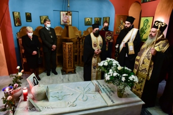 &Epsilon;&omicron;&rho;&tau;&alpha;&sigma;&mu;ό&sigmaf; &Alpha;&gamma;ί&omicron;&upsilon; &Sigma;&pi;&upsilon;&rho;ί&delta;&omega;&nu;&omicron;&sigmaf;