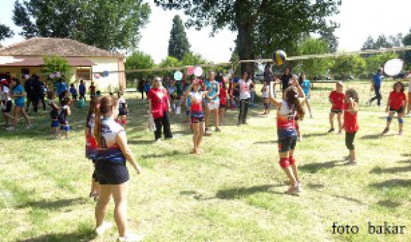 400 &Pi;&Alpha;&Iota;&Delta;&Iota;&Alpha; &Sigma;&Tau;&Omicron; 7o Grass Mini Volleyball