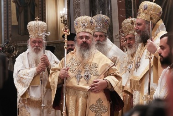 &Sigma;&epsilon;&beta;&alpha;&sigma;&mu;&iota;ώ&tau;&alpha;&tau;&omicron;&sigmaf; &Mu;&eta;&tau;&rho;&omicron;&pi;&omicron;&lambda;ί&tau;&eta;&sigmaf; &Lambda;&alpha;&gamma;&kappa;&alpha;&delta;ά, &Lambda;&eta;&tau;ή&sigmaf; &kappa;&alpha;&iota; &Rho;&epsilon;&nu;&tau;ί&nu;&eta;&sigmaf; &kappa;. &Pi;&lambda;ά&shy;&tau;&omega;&nu;