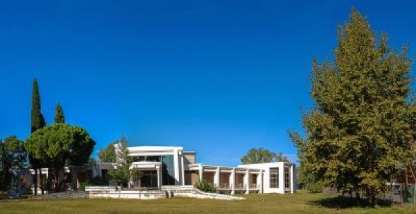 &Mu;&pi;ί&lambda;&lambda;&epsilon;&iota;&omicron; &Pi;&omicron;&lambda;&iota;&tau;&iota;&sigma;&tau;&iota;&kappa;ό &Kappa;έ&nu;&tau;&rho;&omicron;