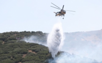 Μαίνεται η φωτιά στο Δερβένι Θεσσαλονίκης - Ήχησε το 112, ισχυροί άνεμοι στην περιοχή